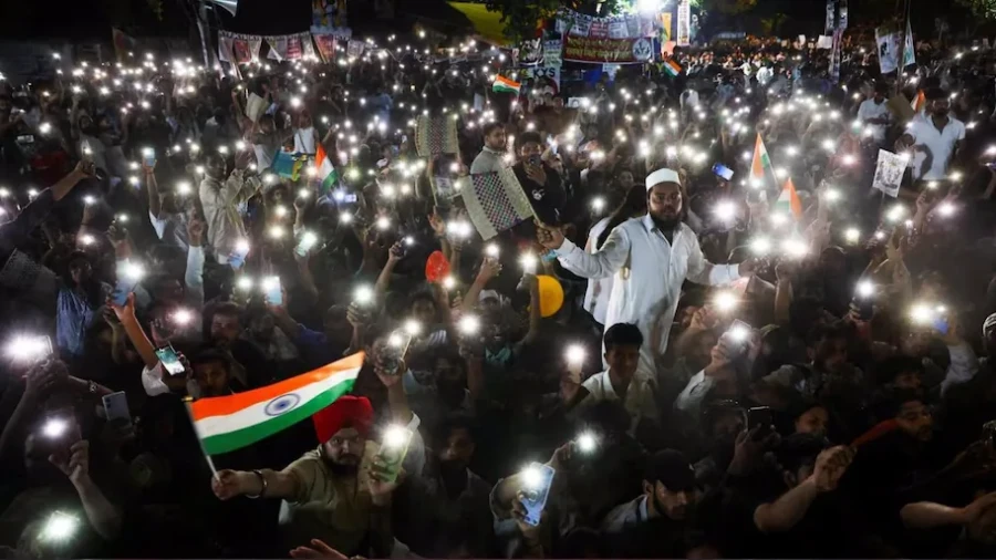 Jantar Mantar Protest: Protesters Bypass Internet Ban Using Bluetooth Messaging Apps