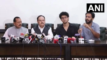 कॉकरोच जनता पार्टी का धरना खत्म: सरकार ने मानी सभी मांगें, धर्मेंद्र प्रधान का इस्तीफा मंजूर