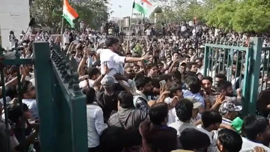 Cockroach Janta Party Founder Abhijeet Dipke Slapped During Jaipur Protest, Video Viral