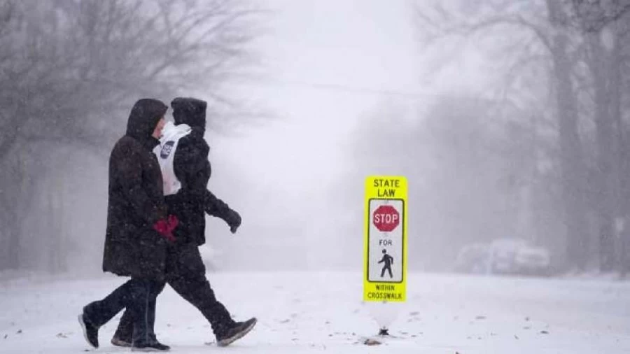 Bitter cold before Christmas in America, mercury dropped to -45 degree Celsius; people imprisoned in homes