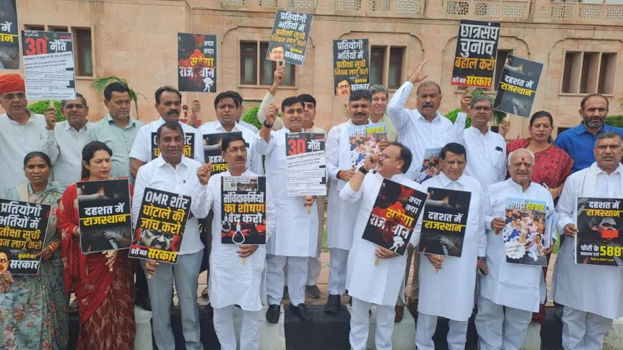 राजस्थान विधानसभा सत्र: कांग्रेस का मटके और पोस्टरों के साथ जोरदार प्रदर्शन