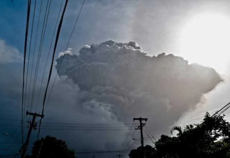 Volcanoes erupting on Caribbean island, avalanches up to 6 KM up, ash rains in the area
