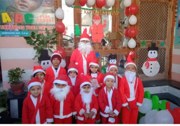 दिशा पाठशाला में बच्चों ने क्रिसमस मनाया