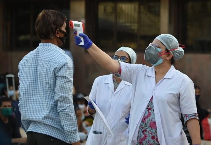 कोरोना वायरस आपको बना सकता है बहरा, वैज्ञानिक का दावा- छीन सकती है सुनने की शक्ति