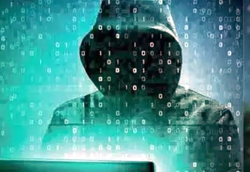 60-year-old woman's friend, lured by giving iphone, flew 4 crore from account