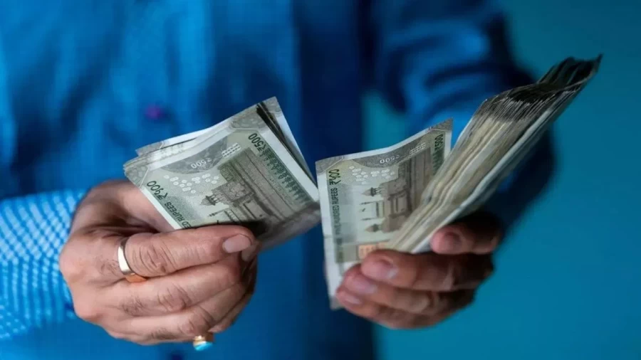 केंद्रीय कर्मचारियों के लिए खुशखबरी, 4% DA का मिल सकता है तोहफा!