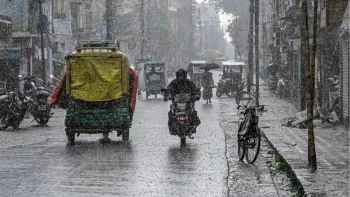 दिल्ली-NCR में मौसम का मिजाज बदला: धूल भरी आंधी और बारिश से मिली राहत