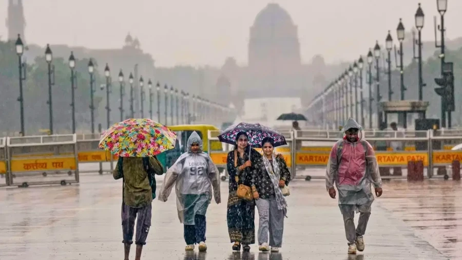Delhi NCR Weather Update: Sudden Rain and Orange Alert as Western Disturbance Hits