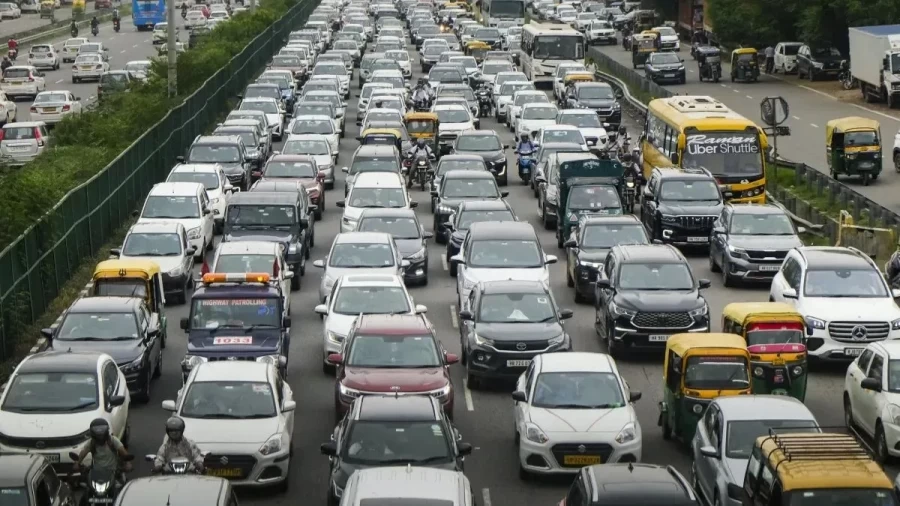 देश की राजधानी बनी गैस चैंबर! दिल्ली आने से पहले जान लीजिए नए नियम, वरना लगेगा 20 हजार का जुर्माना