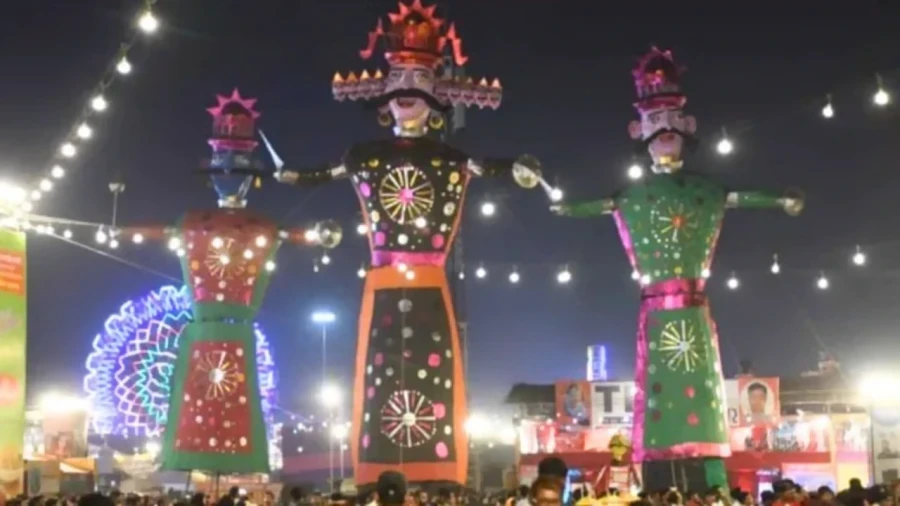 Delhi Ramlila To Burn 30 Foot Cockroach Effigy Symbolizing Filth And Dirt