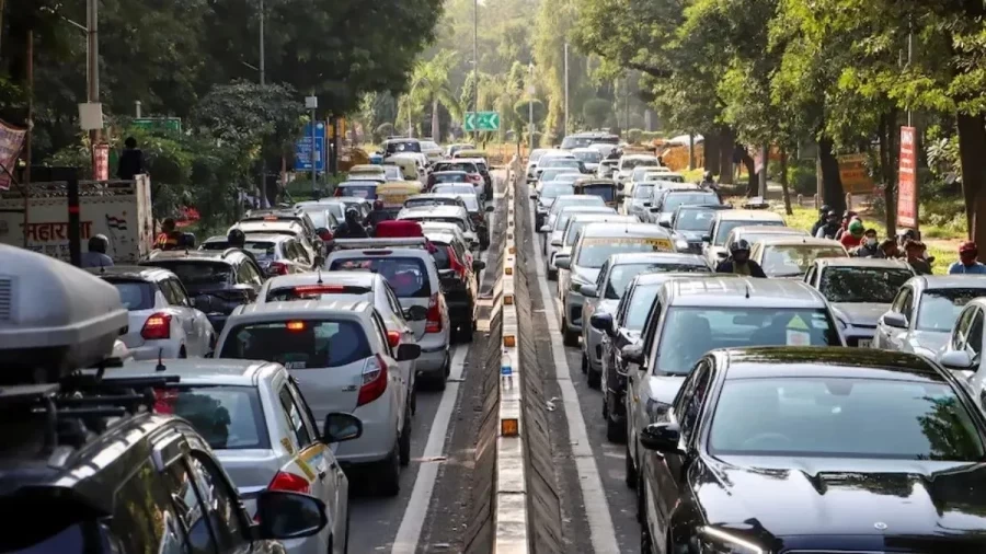 राजधानी में पुरानी गाड़ियों की एंट्री पर हट सकता है बैन, दिल्ली सरकार ने लिखी चिट्ठी