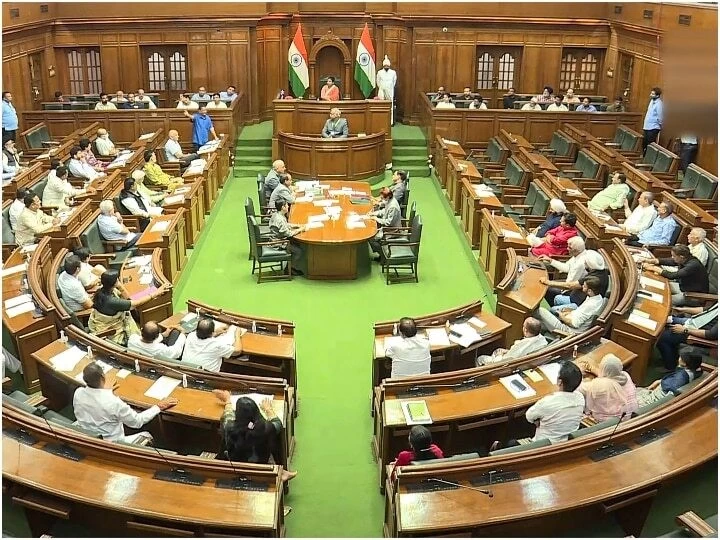 आज दिल्ली विधानसभा में ही रात काटेंगे AAP के सभी विधायक, उपराज्यपाल का करेंगे विरोध