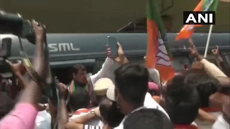 ओबीसी आरक्षण के समर्थन में महाराष्ट्र में बीजेपी का प्रदर्शन; पूर्व सीएम फडणवीस हिरासत में