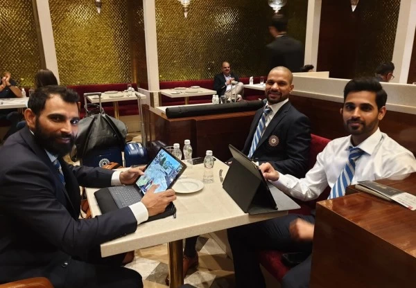 भारतीय टीम विश्व कप में भाग लेने के लिए इंग्लैंड रवाना हुई