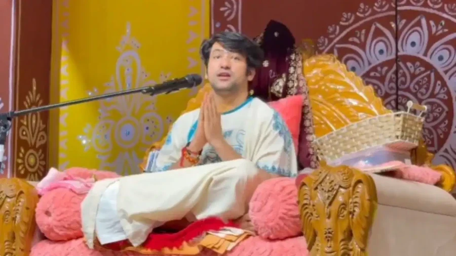 बागेश्वर धाम: धीरेंद्र शास्त्री की महिलाओं से अपील, अकेले न आएं और सेवादारों पर न करें भरोसा