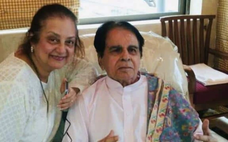 सांस लेने में दिक्कत के बाद अस्पताल में पहुंचे दिलीप कुमार, कहा- ‘दुआओं मे याद रखिए’