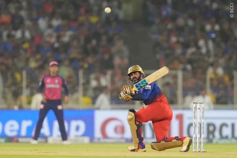 The noise of 'DK-DK' echoed in Ahmedabad, RCB gave a special farewell to Karthik in the last match