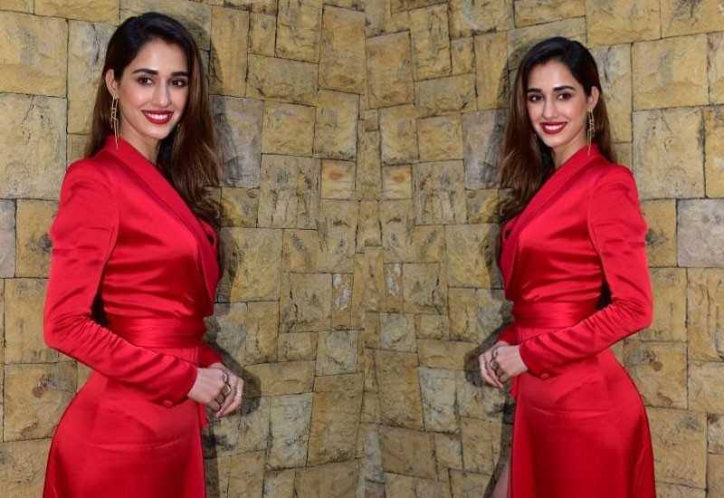 दिशा रेड कलर ड्रेस