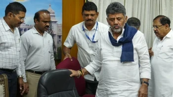 कर्नाटक में डीके शिवकुमार डिप्टी सीएम पद के खिलाफ कैबिनेट लिस्ट के लिए आलाकमान की मांग