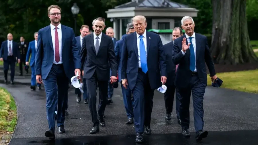 US Midterm Elections: Trump's Republican Party Faces Potential Defeat as Data Emerges