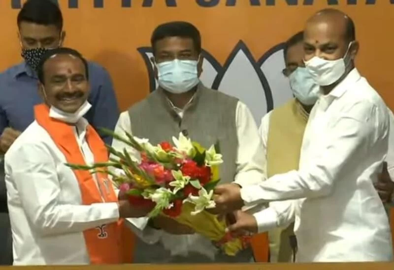 मंत्रीपद से हटाए गए तेलंगाना के पूर्व स्वास्थ्य मंत्री एटाला राजेंद्र बीजेपी में शामिल
