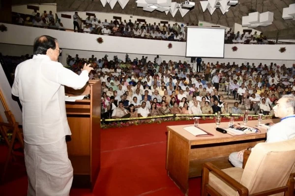 अस्थाई थी धारा 370, निरस्त करना समय की मांग थी : उपराष्ट्रपति