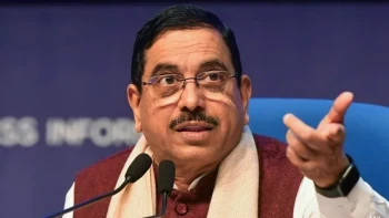 प्रह्लाद जोशी बने नए शिक्षा मंत्री: प्रधान के इस्तीफे के बाद मिली बड़ी जिम्मेदारी, जानें उनकी शिक्षा और सफर