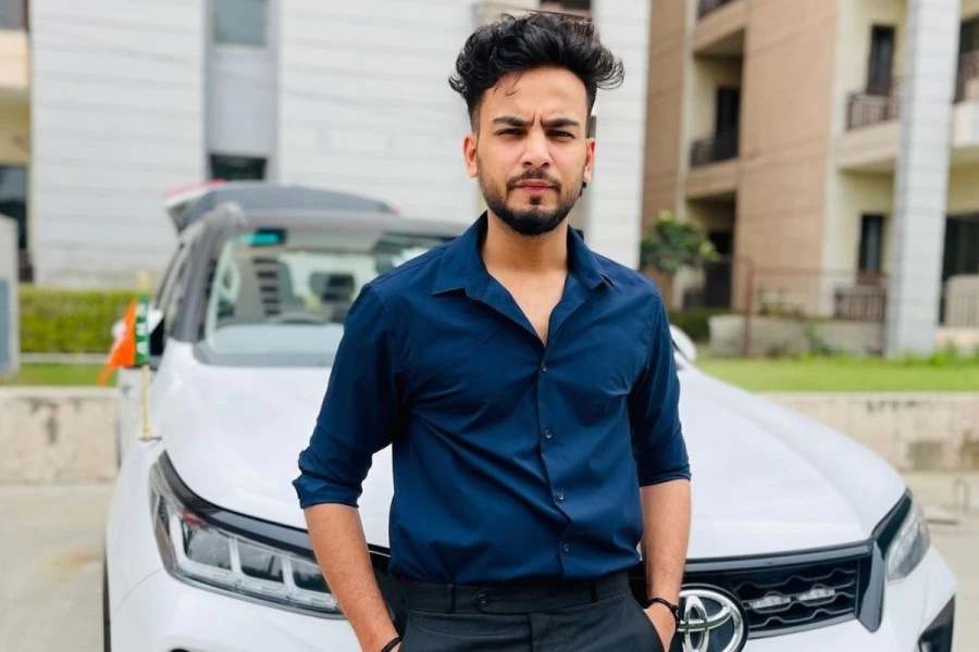 एल्विश यादव ने किया अपनी गर्लफ्रेंड के बारे में खुलासा, बताया कहां रहती और कौन है?