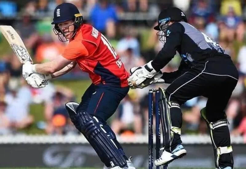 England lose 5 wickets for 10 runs as New Zealand win by 14 runs
