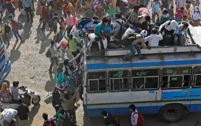 If 7 thousand people live within a radius of 1 km, then the corona will flow like a river