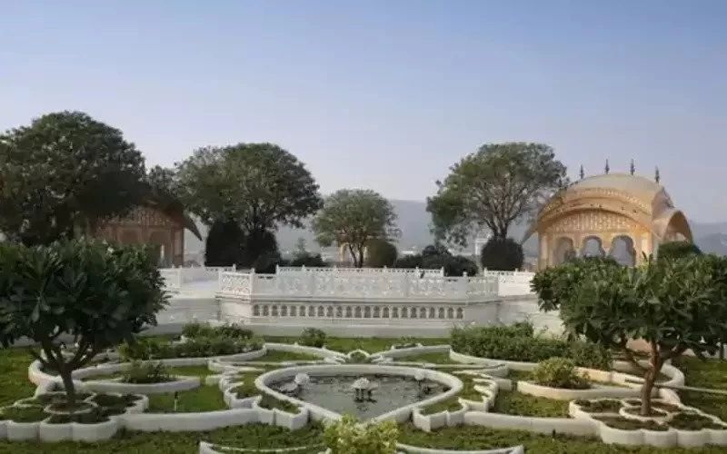 Jalmahal carving with 22 carat gold, Royal look given by marble from 300 year old mine