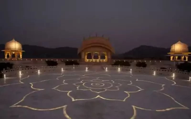 Jalmahal carving with 22 carat gold, Royal look given by marble from 300 year old mine