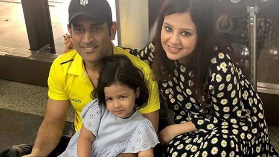 जानिए कैसे होटेल में इंटर्न कर रही लड़की पर आया था भारतीय कप्तान Dhoni का दिल