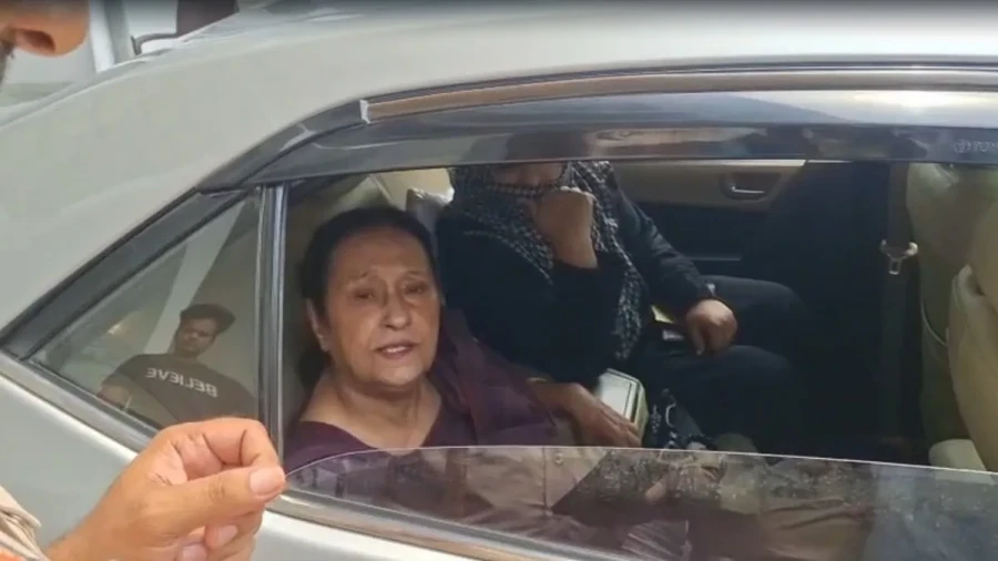 जौहर यूनिवर्सिटी पहुंचीं तंजीन फातिमा, 38 इमारतों को गिराने के नोटिस पर पुलिस को दिखाया बाहर का रास्ता