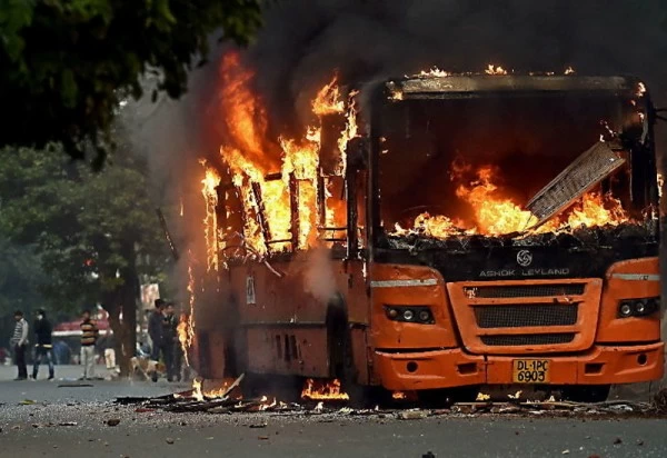 AMU students Protest: 60 injured in lathicharge; Section 144 Imposed in 6 districts of Uttar Pradesh