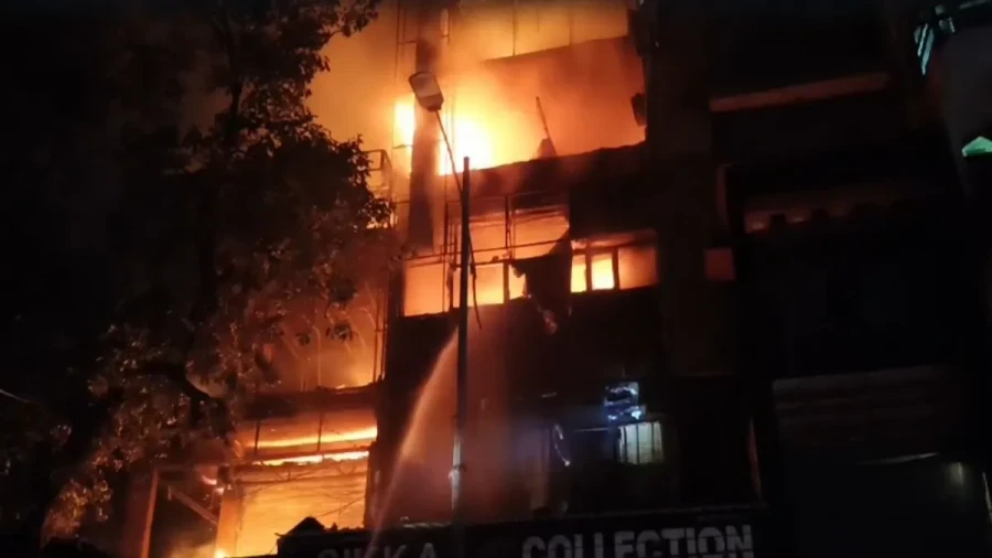 Mainpuri Fire: Three Clothing Showrooms Gutted Near Christian Tiraha, Massive Losses Reported