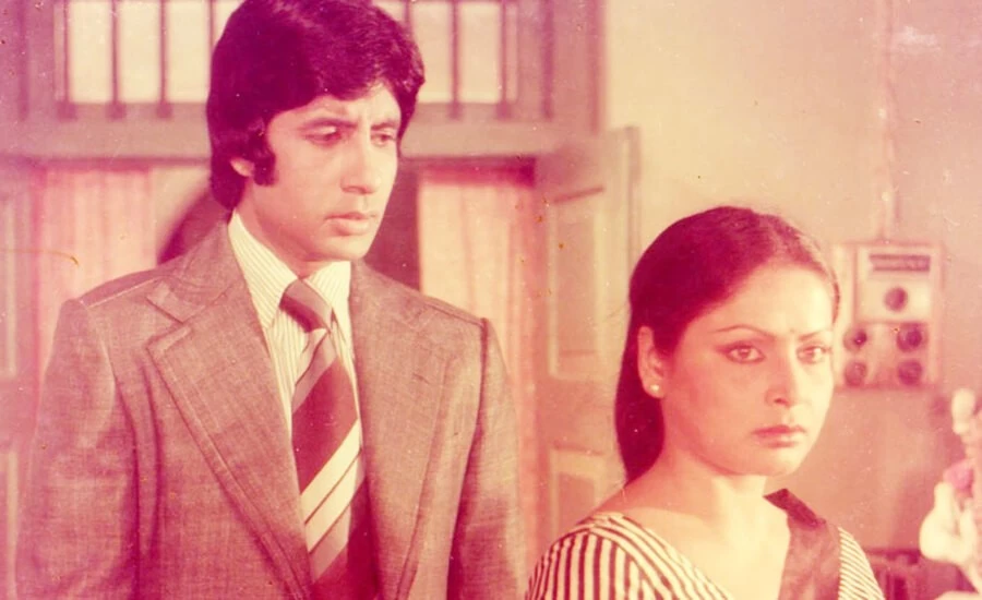 अमिताभ बच्चन की मां और माशूका दोनों किरदारों में परफेक्ट रहीं Rakhee Gulzar