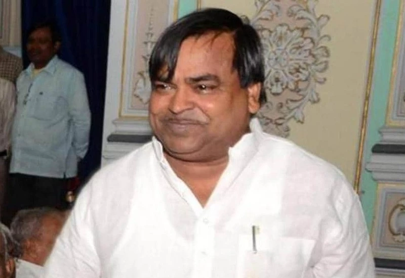 पूर्व मंत्री गायत्री प्रसाद प्रजापति पर लखनऊ में दर्ज हुई एक और एफआईआर