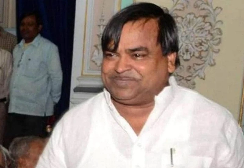 रेप का आरोप लगाने वाली महिला का बयान- 'गायत्री प्रजापति मेरे पिता समान'