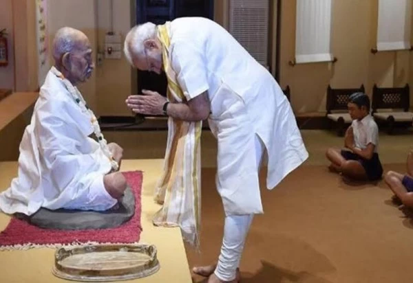 प्रधानमंत्री नरेंद्र मोदी और एम वेंकैया नायडू ने राष्ट्रपिता महात्मा गांधी को दी श्रद्धांजलि