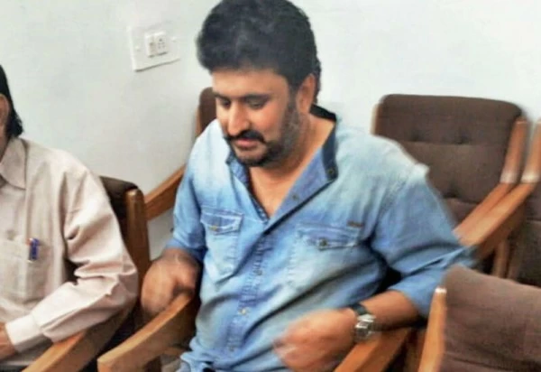 अखबार मालिक के होटल-दफ्तर पर छापे में 67 युवतियां मिलीं, 150 करोड़ की जमीनों की 30 रजिस्ट्रियां जब्त 