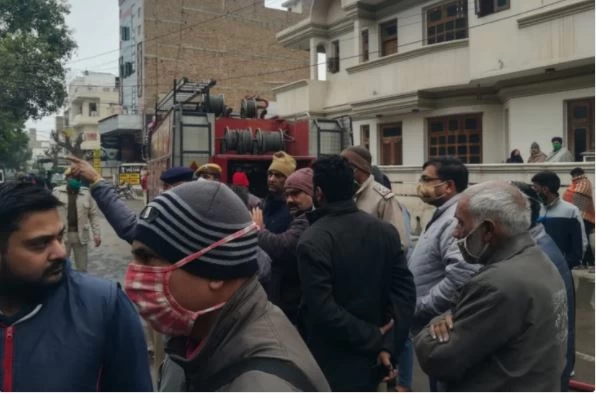 दंपति की घर पर जिंदा जलकर मौत