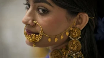 सोने और चांदी की कीमतों में भारी गिरावट: सर्राफा बाजार के ताजा भाव देखें
