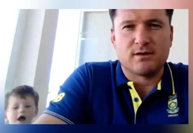 Graeme Smith’s son interrupts press conference to get his shoelaces tied; video viral