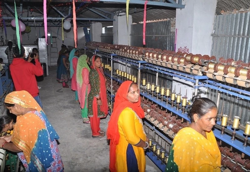 गुजरात में ये बनाएंगी ‘पटोला’ साड़ी, इसे पहनती हैं शाही परिवारों की महिलाएं