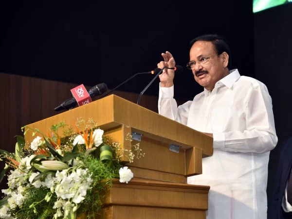 उप राष्ट्रपति बोले—देशभर में हो सुप्रीम कोर्ट की बैंच, न्यायपालिका को लोगों के निकट ले जाएं