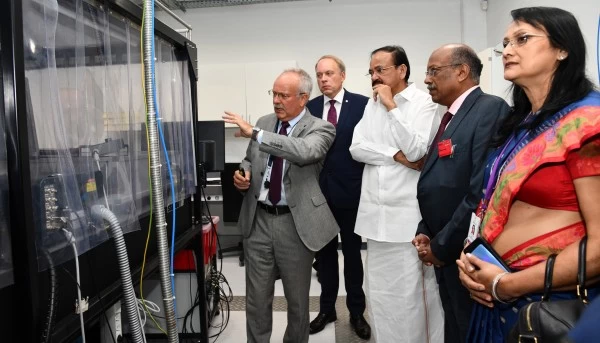 देश में हाथ से मैला साफ करने की प्रथा को उखाड़ फेंकेगी मोदी सरकार