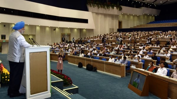 देश में हाथ से मैला साफ करने की प्रथा को उखाड़ फेंकेगी मोदी सरकार