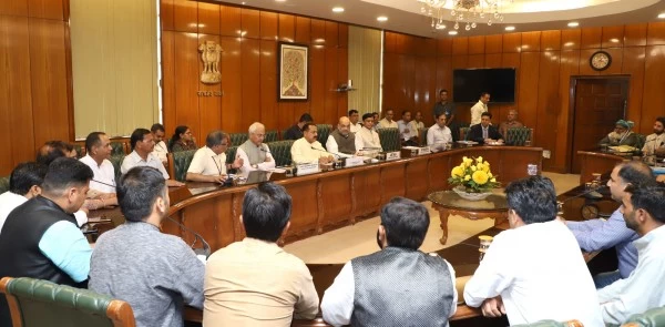 सरपंचों से बोले अमित शाह, 'अब आप ही जम्मू—कश्मीर के नेता हैं'