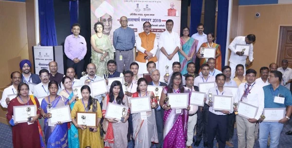 स्किल इंडिया ने उत्‍कृष्‍ट योगदान के लिए 53 कौशल प्रशिक्षकों को पुरस्‍कृत किया गया